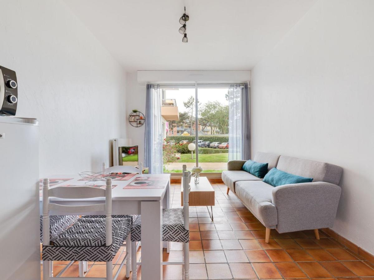 Simplistic Holiday Home In Grandcamp With Garden Dış mekan fotoğraf