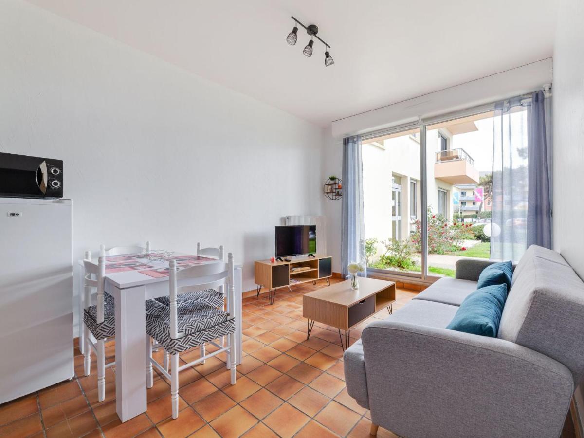 Simplistic Holiday Home In Grandcamp With Garden Dış mekan fotoğraf