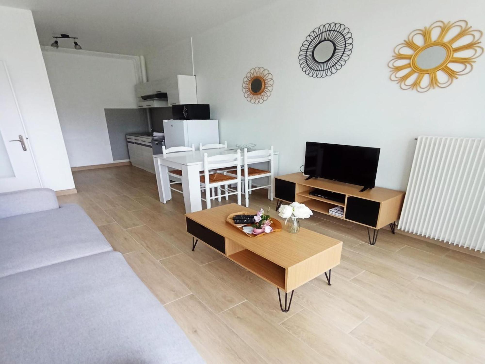 Simplistic Holiday Home In Grandcamp With Garden Dış mekan fotoğraf
